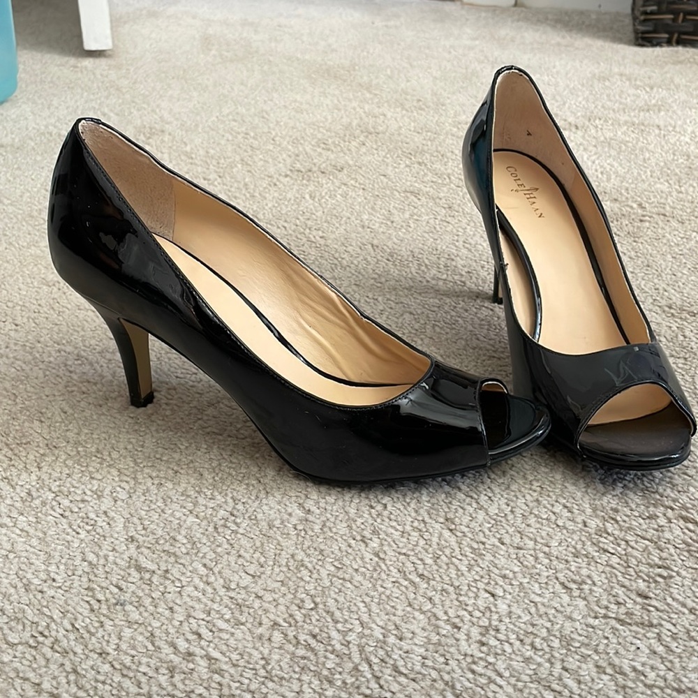 Cole Haan Patent Leather Peep Toe Black Heels Sz 8 Y2K